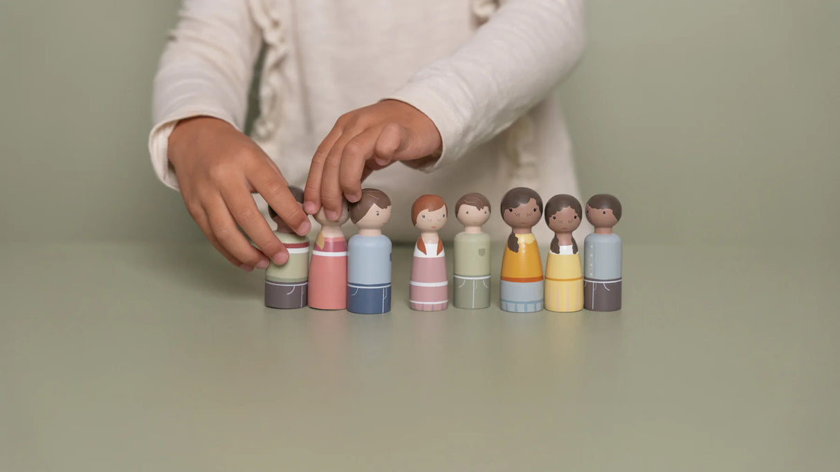 Doll's House Family Peg Doll Set - Rosa