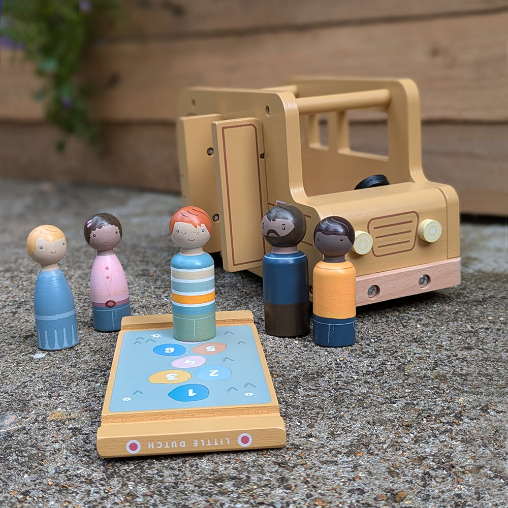 School Bus with 5 Peg Doll Characters