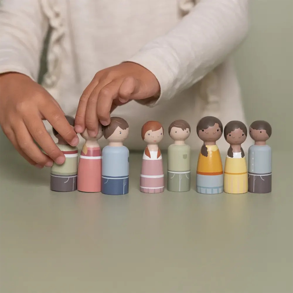 Doll's House Family Peg Doll Set - Evi