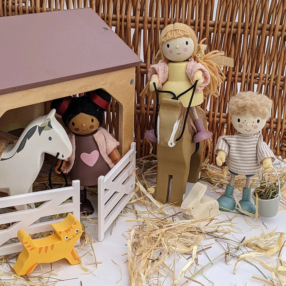 The Stables Pretend Play Set