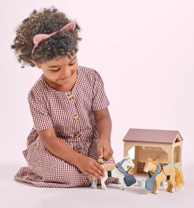 The Stables Pretend Play Set - Zidar Kid